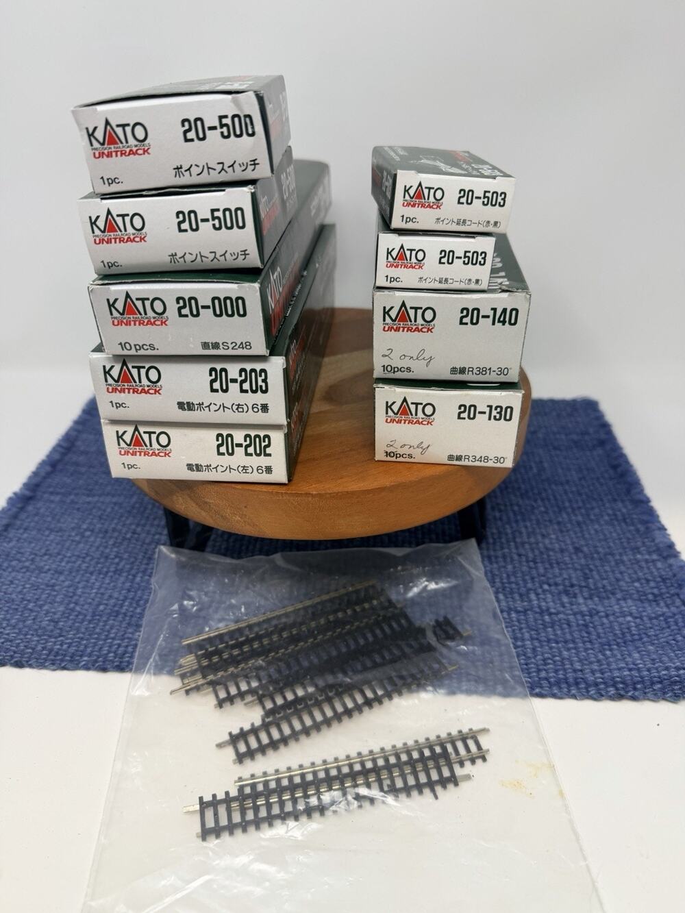 Kato 20-202 & 20-203 N Scale Unitrack Electric Turnout #6 Left/Right – Set of 4